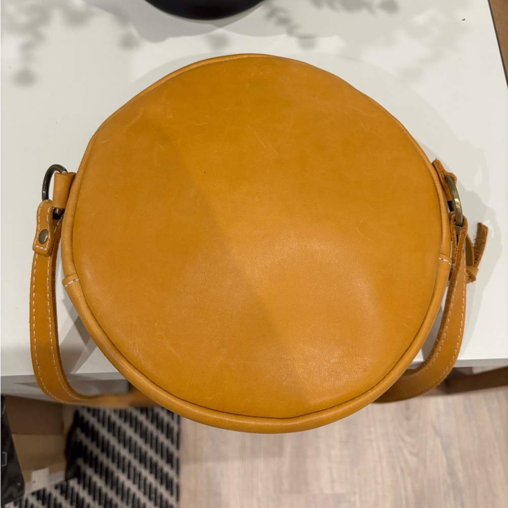 EUC Portland Leather Sunflower Circle Crossbody Bag - Picture 3 of 6